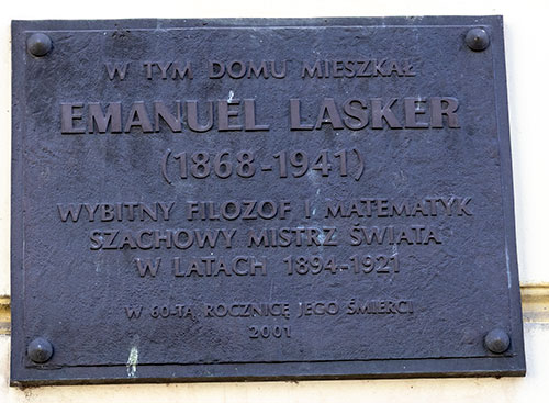 Plackette an Emanuel Laskers Geburtshaus in Barlinek